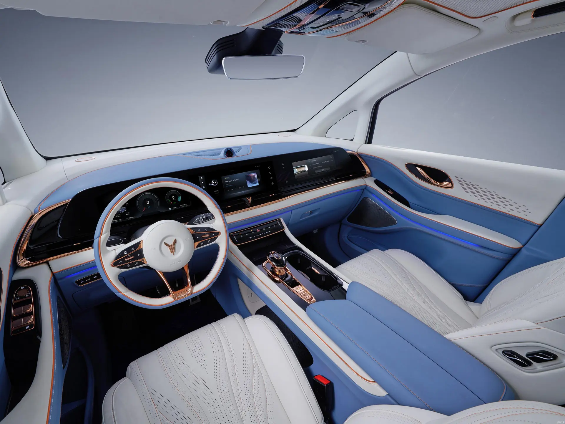 VOYAH Dreamer 2026 салон